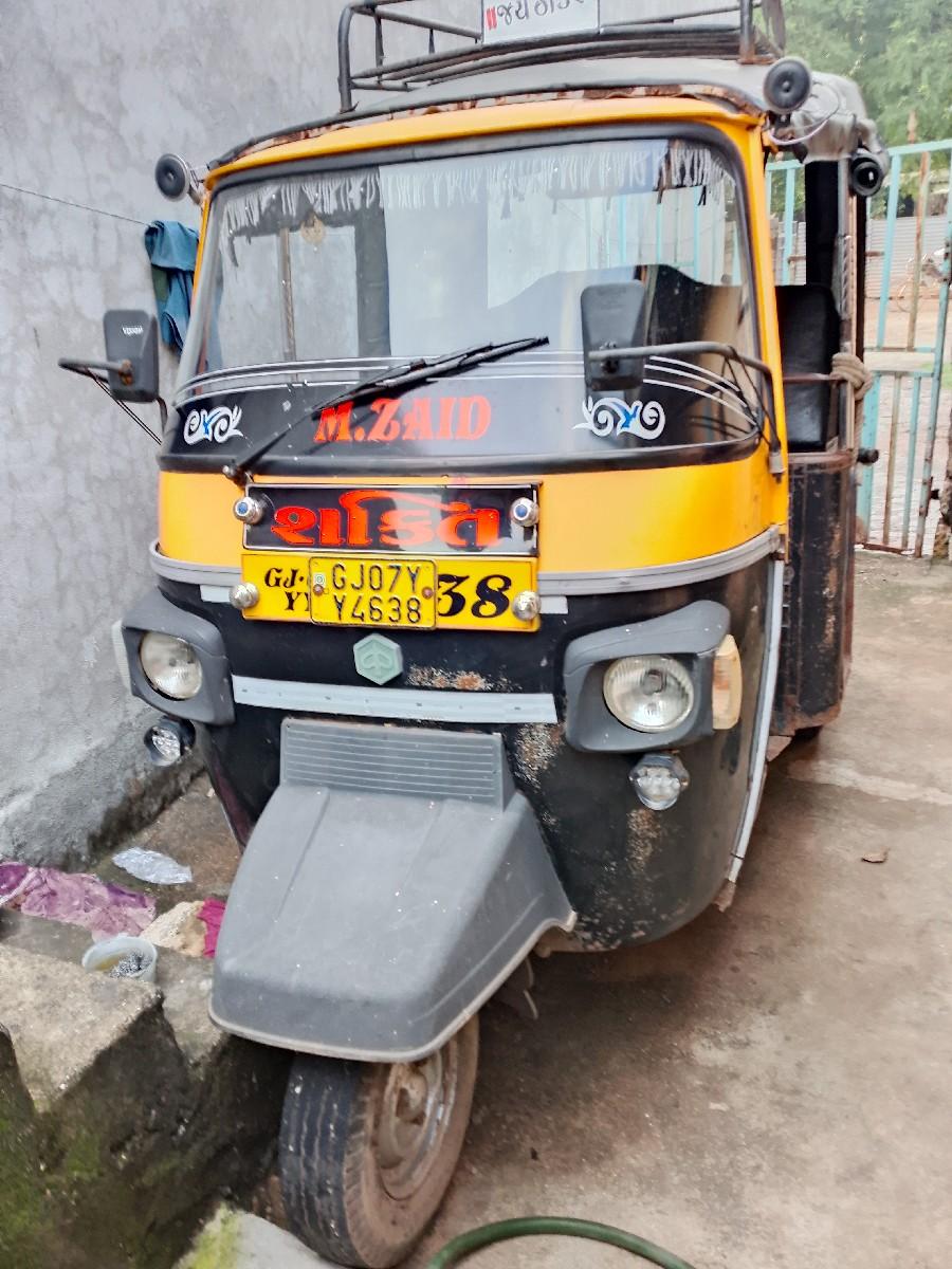પિયાગો રિક્ષા વેચવાની છે