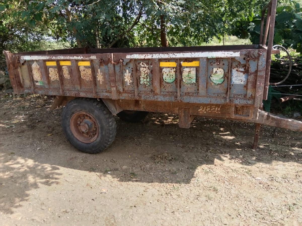 શ્રધ્ધા કંપનીનું ફોરવીલ ટેલર વેચવાન