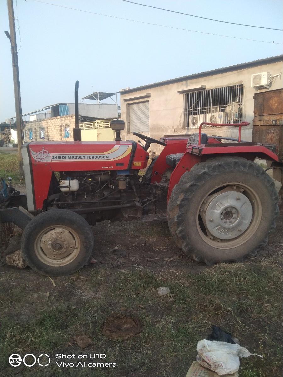 ટ્રેક્ટર વેચવાનું છે.