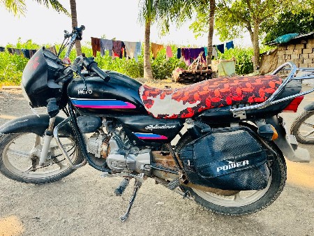 સ્પ્લેન્ડર ગાડી વેચવાની છે