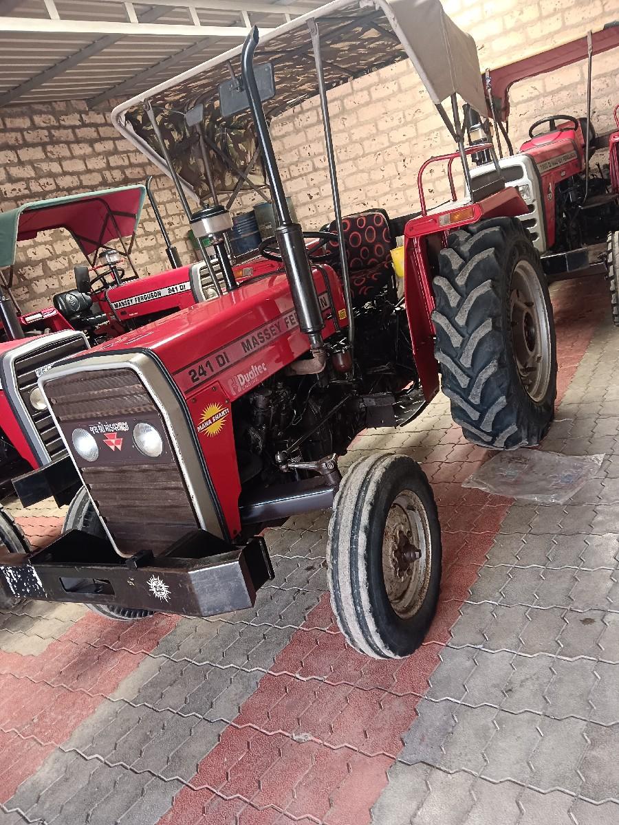 ટ્રેક્ટર વેચવાના છે