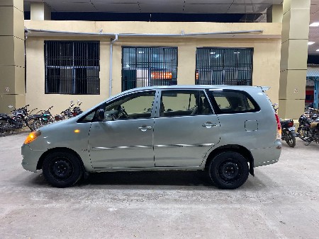 TOYOTA INNOVA G4