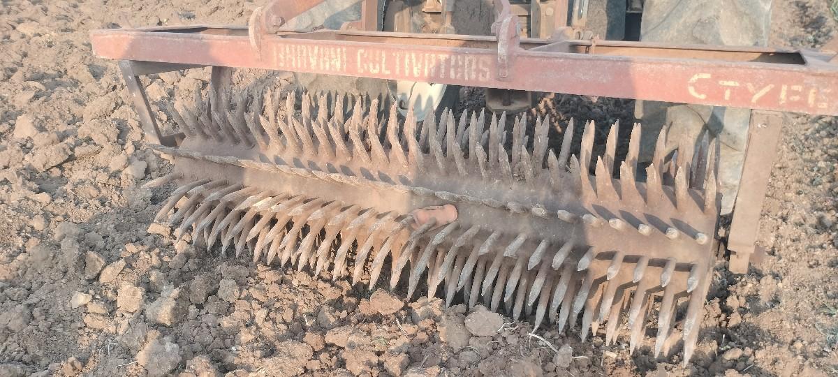 ખીલાવારૂ રૂલ વેચવાનું છે