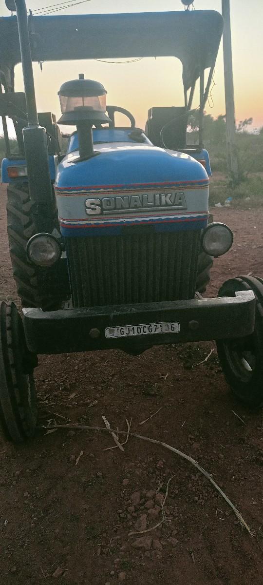 ટ્રેકટર વેચવાનું છે