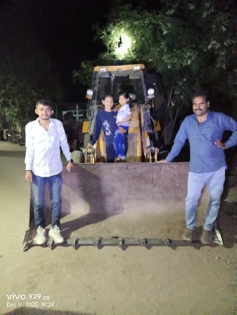 ટ્રેકટર ને જેસીબી