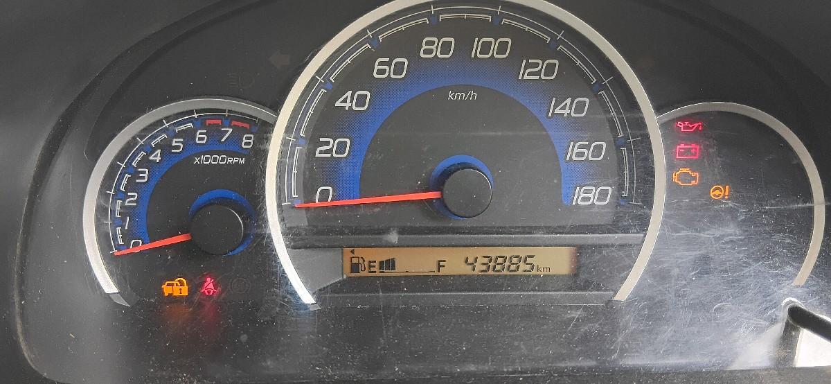 ફોરવીલ વેચવાનુ છે