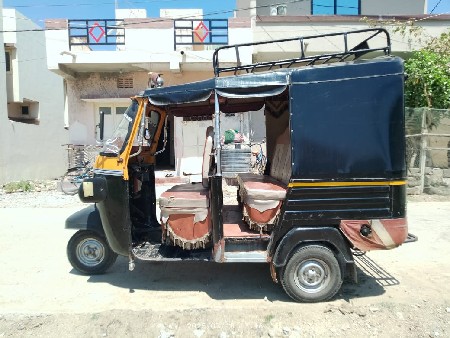 રિક્ષા વેચવાનું છે.