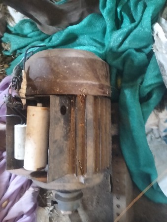 motor which one is single phase Ta