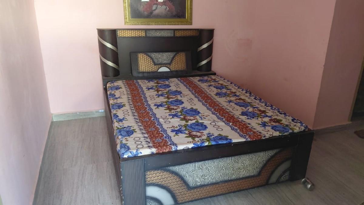 બેડ અને ગાજલા વેચવા ના છે