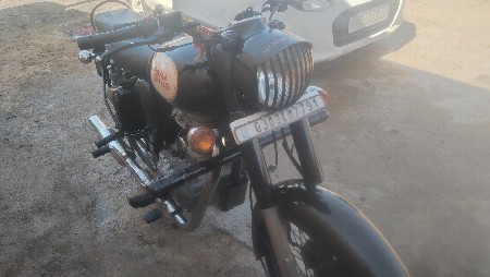 રોયલ બુલેટ દેવાનો છે કોઈ બી ફોરવીલ