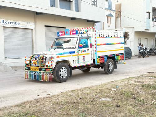 બોલેરો પિકઅપ એફ બી સાદી વેચવાની છે