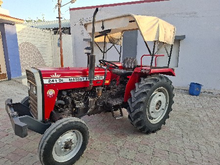 ટ્રેક્ટર વેચવાનું છે