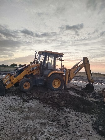 JCB 3DX