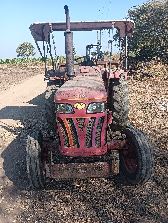 ટ્રેકટર વેચવા નું છે