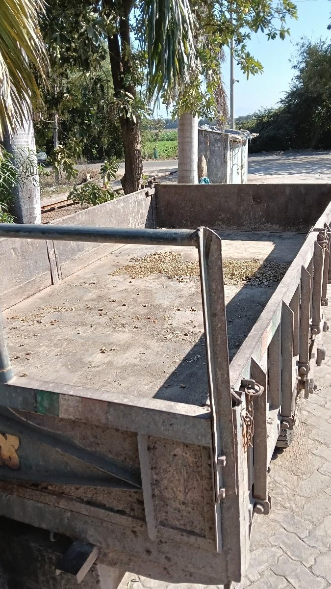 ફોરવીલ ટેલર વેચવાનું છે.