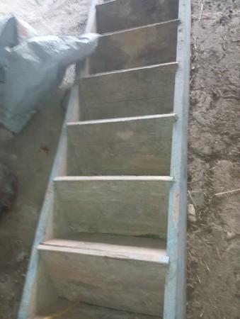 લાકડાનો દાદર વેચવાનો છે.