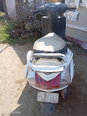 મેટ્રો ગાડી વેચવાની