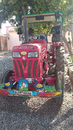 આ ટ્રેક્ટર વહેંચવા નુ છે