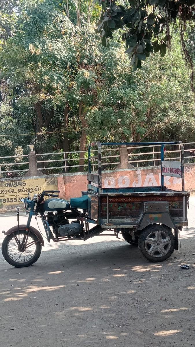છકડો રીક્ષા વેચવાની છે