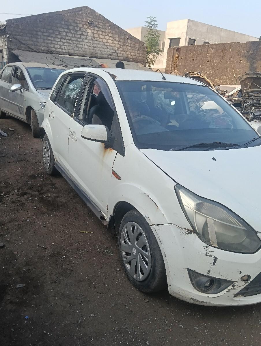 સ્કેપ ગાડી સારા બાવે લેનાર