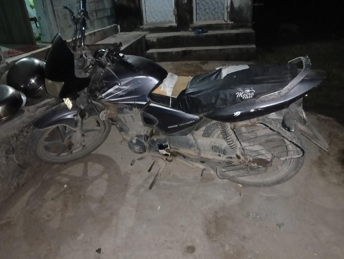 CB. સાઈન.   મોડલ.   2013