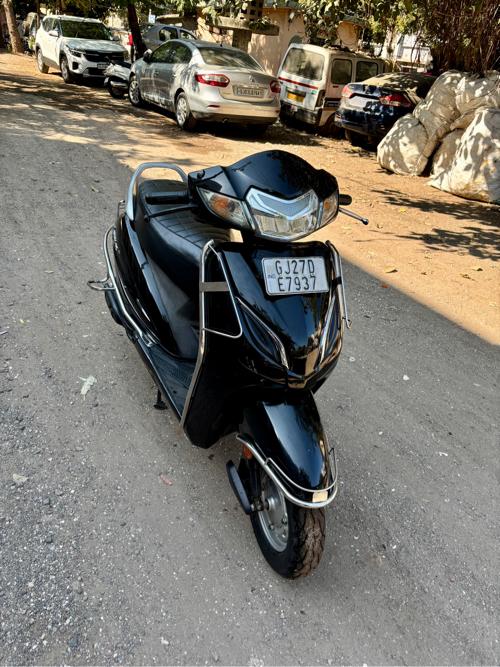 Activa 5g black color