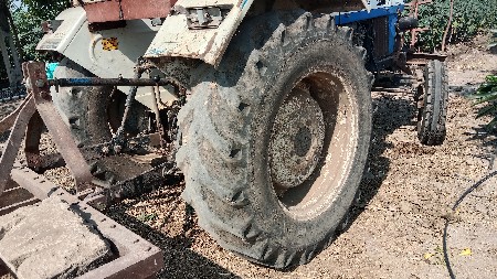 મોટા ટાયર વેચવાના છે