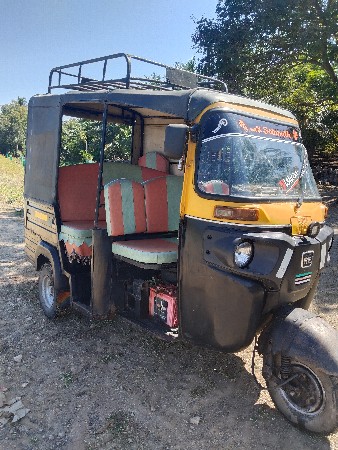 મહિન્દ્રા બજાજ