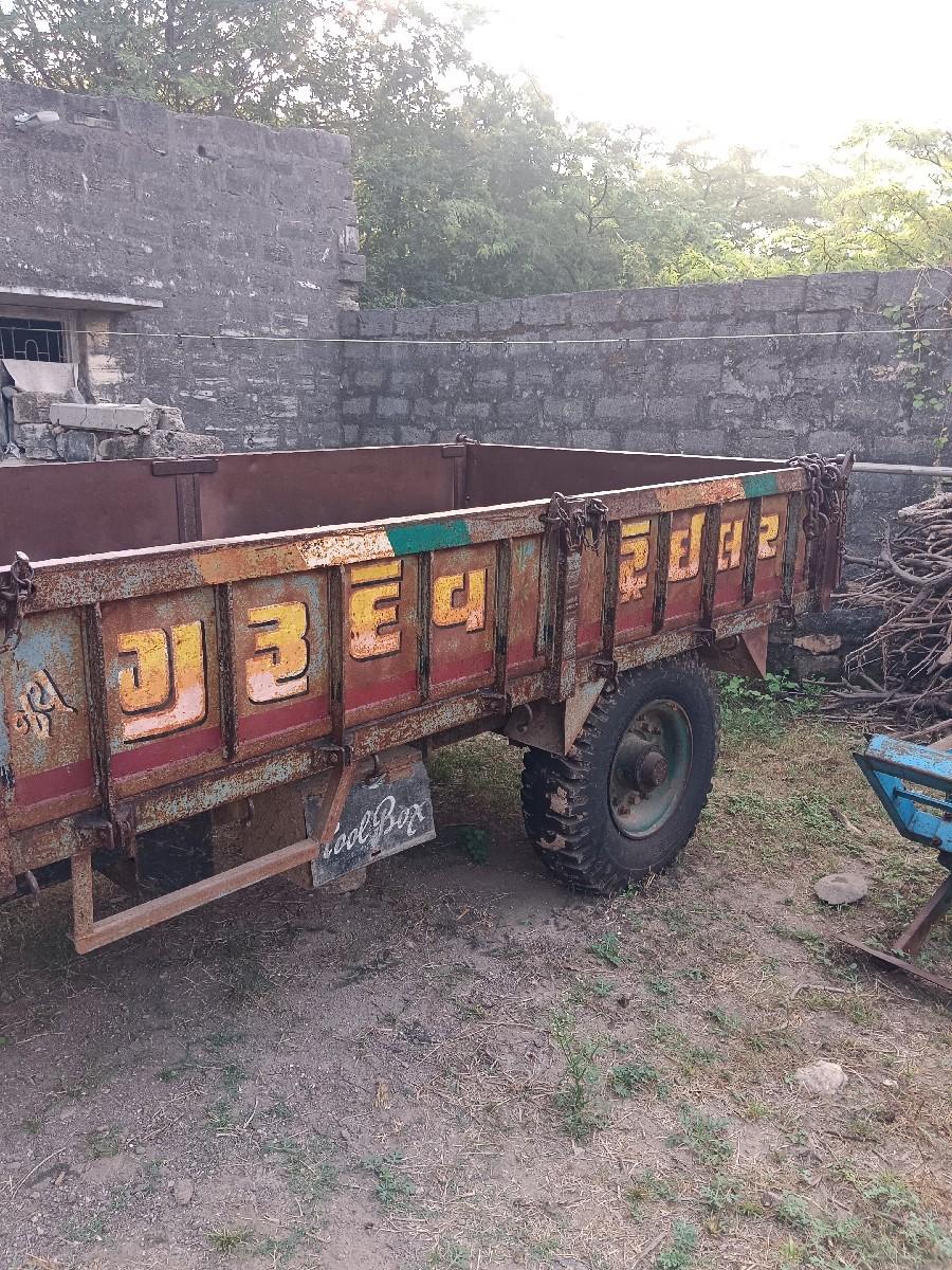 ટેલર વેચવાનું છે