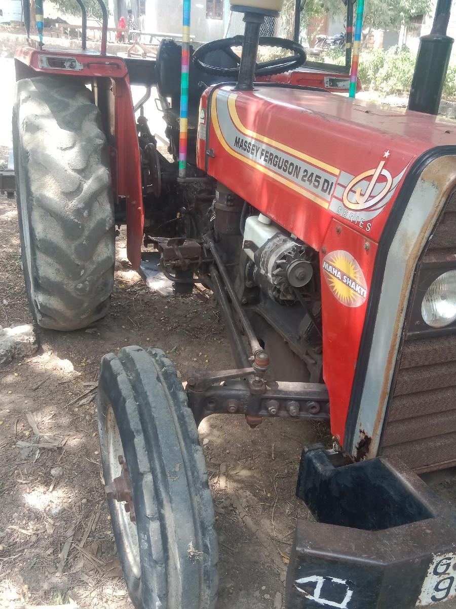 ટેકટર વેચવાનો છે