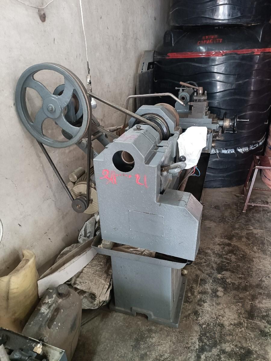 લેથ મશીન વેસવાનુ છે