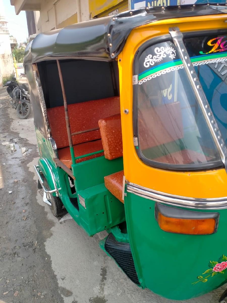 રીક્ષા વેચવાની છે સીએનજી