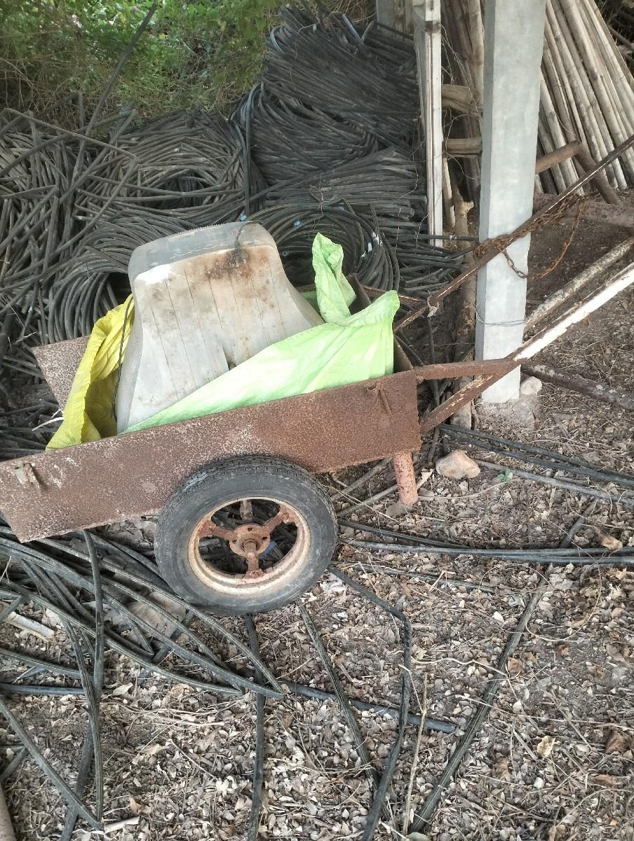 વેચવાની છે