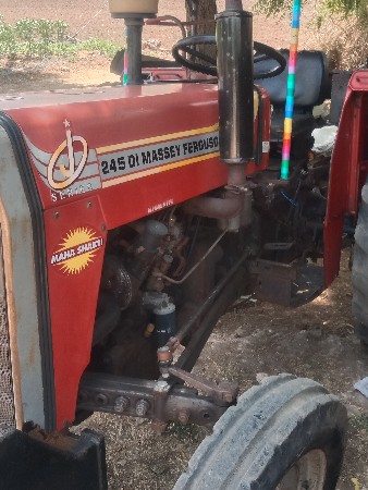 ટેકટર વેચવાનો છે