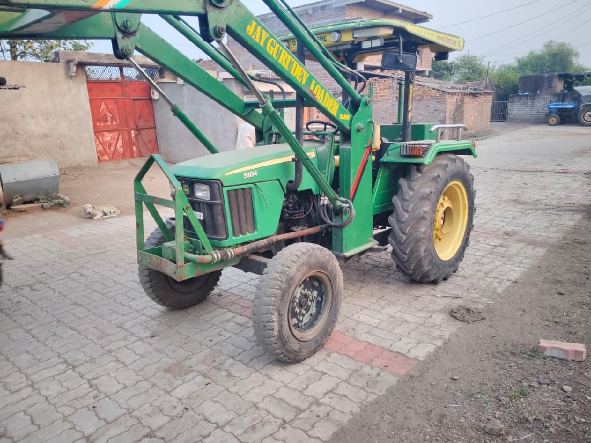 John Deere 5104 black body loder