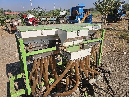 ૧૭ દતાળ વેચવાનો છે એક વર્ષ વાપરેલો