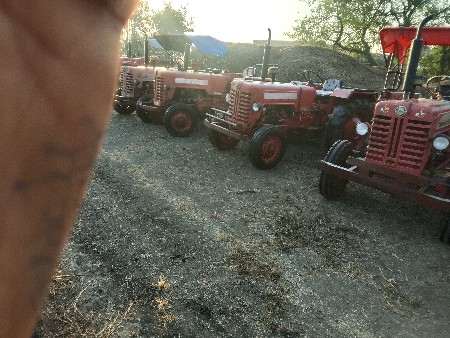 મહેન્દ્રા 275 475 અને યુવરાજ 215