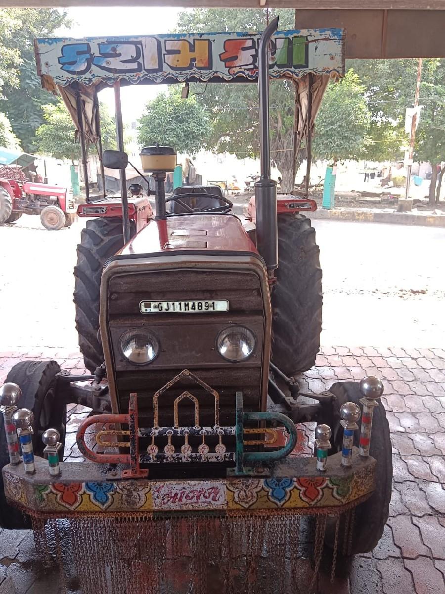 ટ્રેક્ટર વેચવા નું છે