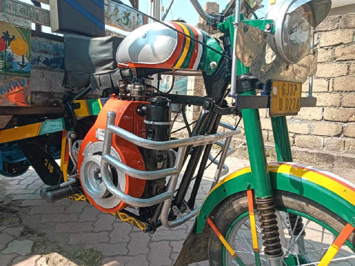 સેંકડો, રીક્ષા,,2016,,મોડલ